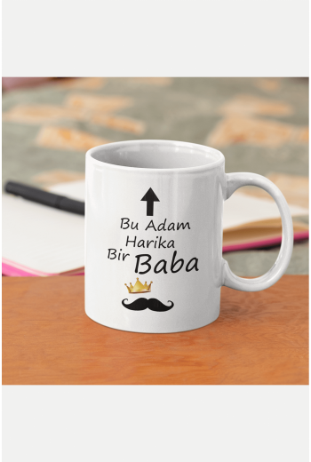 Bu Adam Harika Bir Baba Yazılı Babalar Günü Hediyesi Kupa Bardak Bu Adam Harika Bir Baba Yazılı Babalar Günü Hediyesi Kupa Bardak