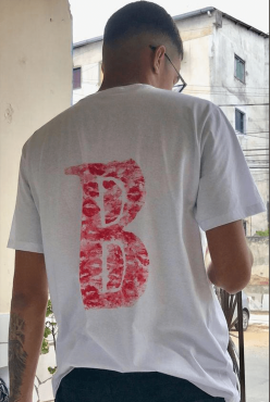 B Harfli Öpücük Kiss Design Tişört B Harfli Öpücük Kiss Design Tişört