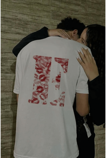 E Harfli Öpücük Kiss Design Tişört