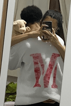 M Harfli Öpücük Kiss Design Tişört M Harfli Öpücük Kiss Design Tişört