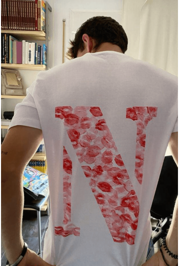 N Harfli Öpücük Kiss Design Tişört