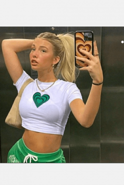 Yeşil Kalp Tasarım Kawaii Tarz Beyaz Crop Top Yeşil Kalp Tasarım Kawaii Tarz Beyaz Crop Top